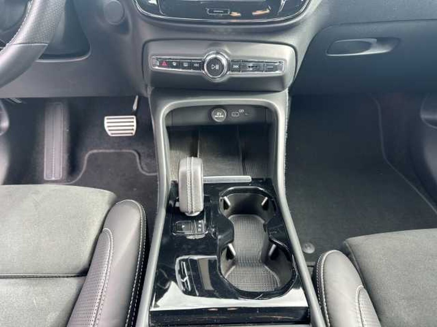 Volvo  R-Design Recharge AWD Pure Electric  P8 Twin Navi Leder digitales Cockpit Memory